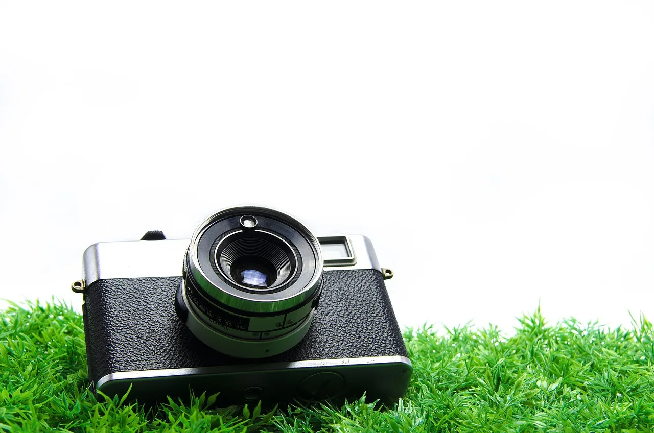 old camera, vintage camera, film camera, white background, whiteboard, color space, white background, whiteboard, whiteboard, whiteboard, whiteboard, whiteboard