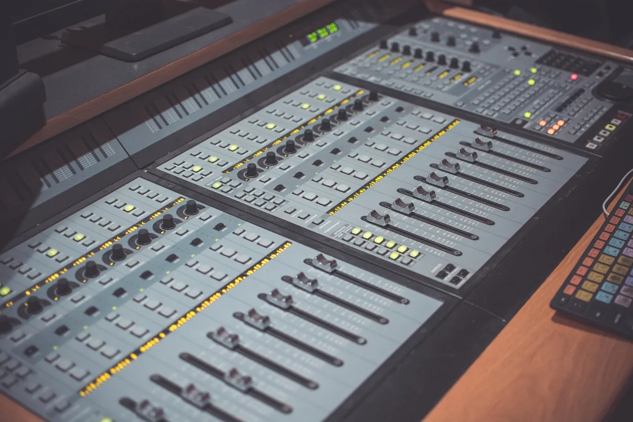 pro studio, music studio, console, music, audio, studio, equipment, record, sound, pro, professional, technology, digital, mixer, control, mix, channel, fader, production, engineer, producer, stereo, level, broadcast, equalizer, gray technology, gray music, gray digital, music studio, music studio, music studio, music studio, music studio, console, console, stereo